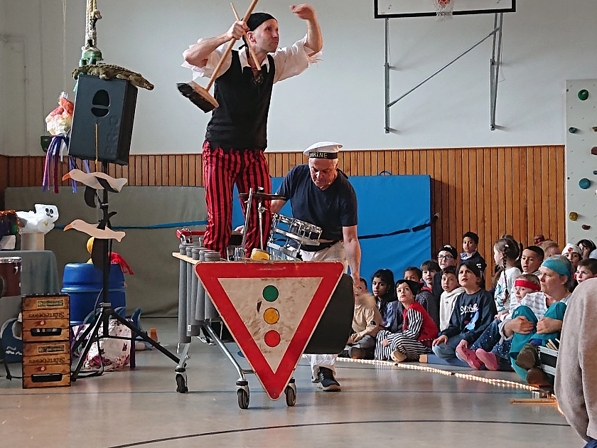Captain Stomp auf großer Fahrt - Musikprojekt