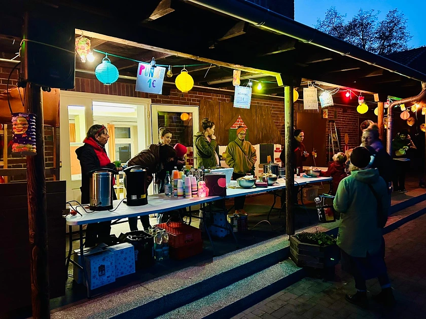 Ausgabe Punsch beim Laternenfest